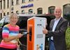 Geschäftsführerin der SCHÖNHERR WEBA GmbH, Birgit Eckert und Vertriebsmitarbeiter Ulrich Vogel von eins energie